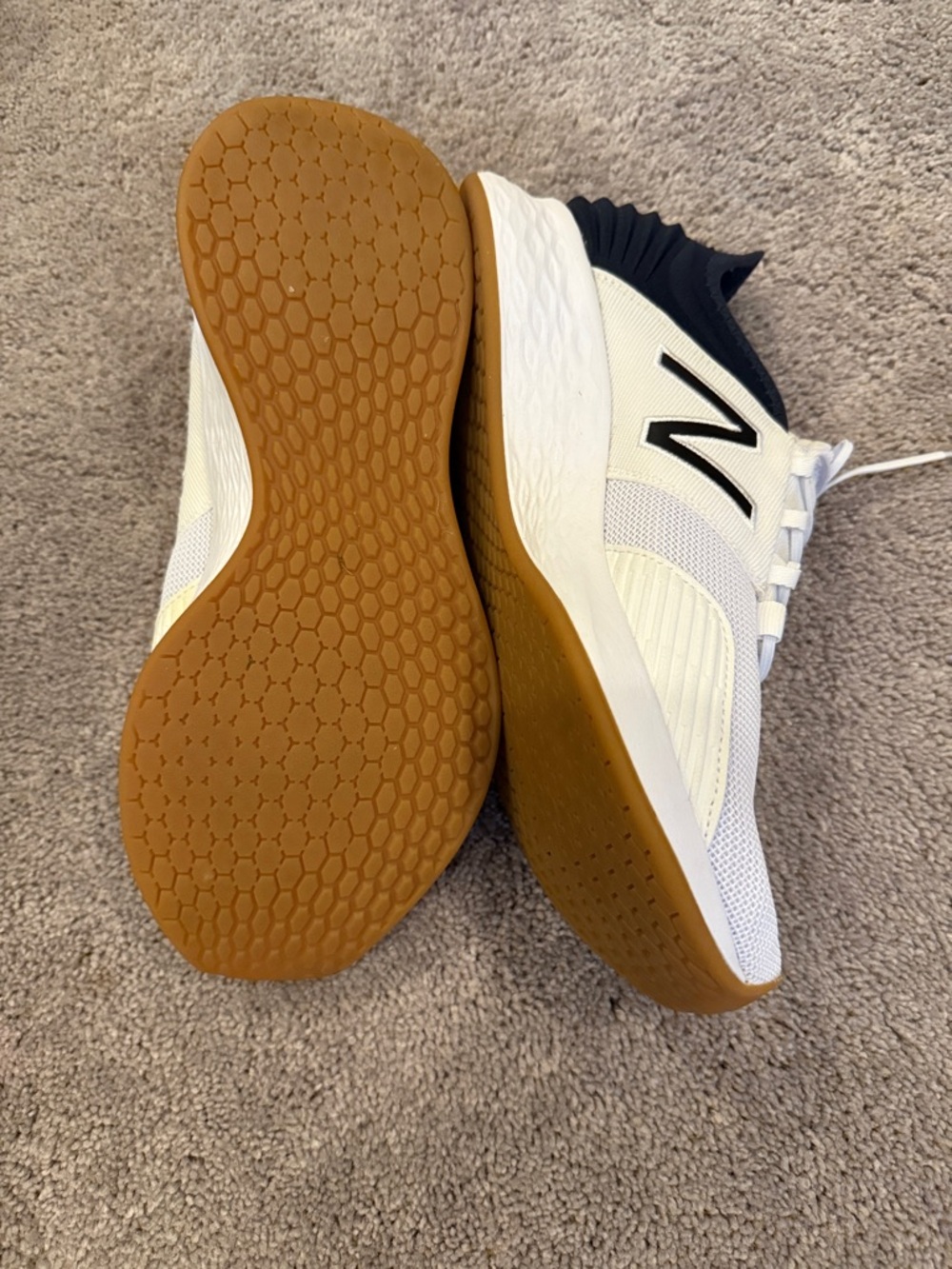 New Balance Men's White and Navy ROAV Fresh Foam Sneakers!👟 - Picture 7 of 7